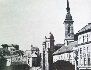 Bratislava s neologickou synagógou, ktorú zbúrali v roku 1969